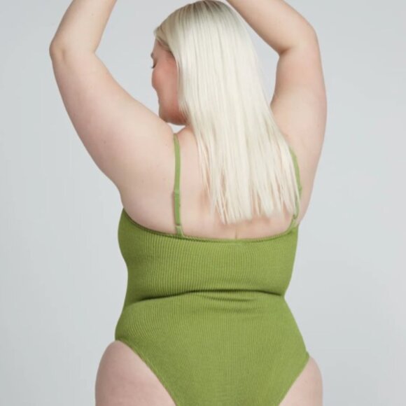 Youswim One Piece Pose - Picture 6 of 9